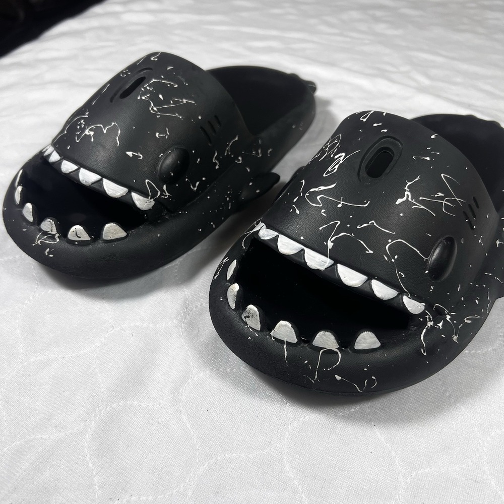 Sharks Slides - Size: 38-39 (US 8) Black Sandals Shower Shoes‎ 245(2.0) Unisex - Picture 6 of 8